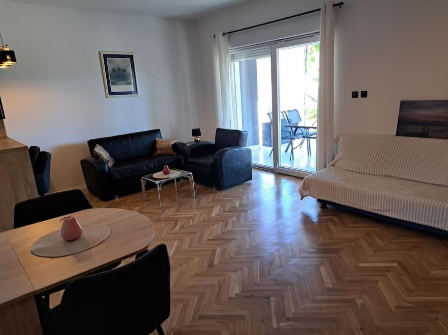 Kyra With Terrace And Garden Apartament Trogir