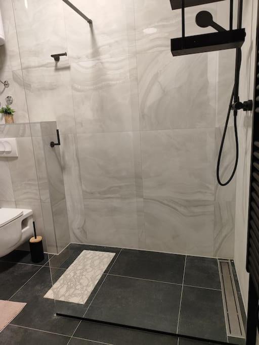 Apartament Kyra With Terrace And Garden