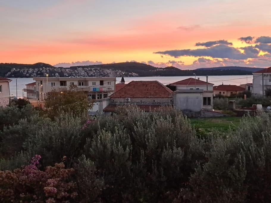 Kyra With Terrace And Garden Apartament Trogir