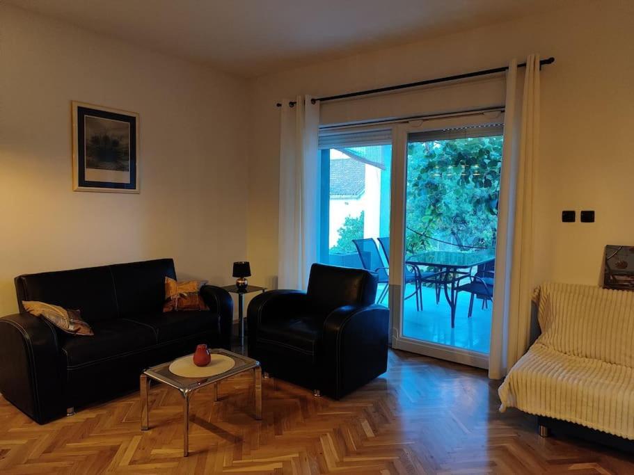 Apartament Kyra With Terrace And Garden *